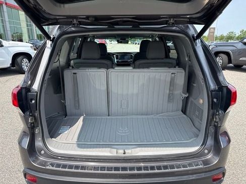 Used 2018 Toyota Highlander XLE AWD/4WD image 13