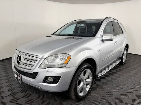 Used 2010 Mercedes-Benz ML 350 BlueTEC 4MATIC image 2