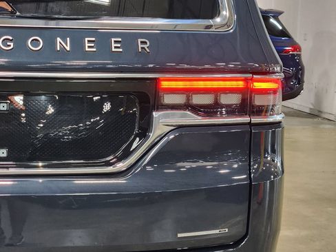 Used 2022 Jeep Grand Wagoneer Series III AWD/4WD image 22