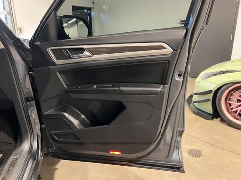 Used 2018 Volkswagen Atlas SEL w/ R-Line Package image 40