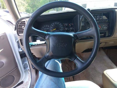 Used 1998 Chevrolet Tahoe 4WD w/ Preferred Equipment Group 3 image 22