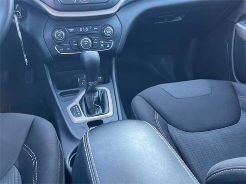 Used 2017 Jeep Cherokee Latitude w/ Safety/Convenience Group image 15