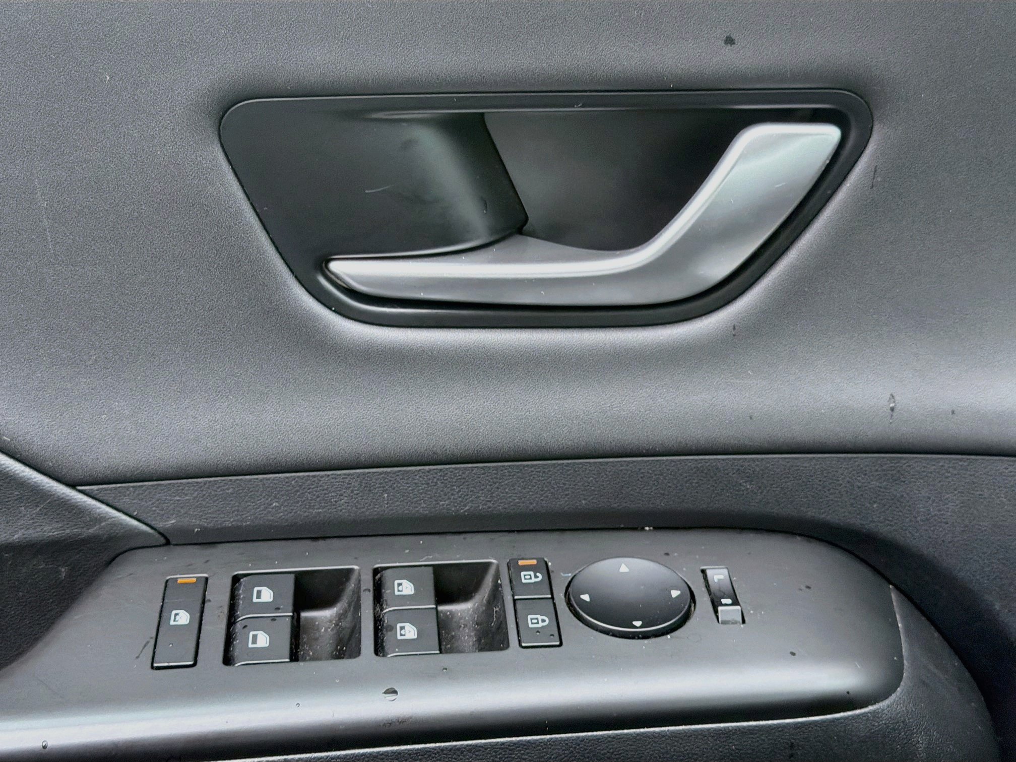 Used 2024 Hyundai Kona Limited FWD image 23
