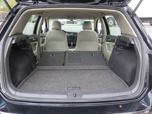 Used 2019 Volkswagen Golf S FWD image 24