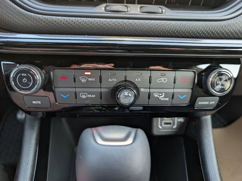 New 2026 Jeep Compass Latitude image 25