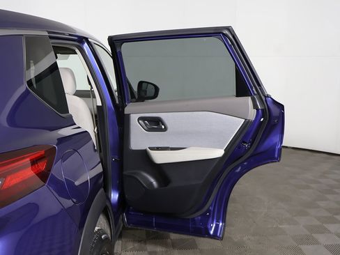 Used 2023 Nissan Rogue SV image 19