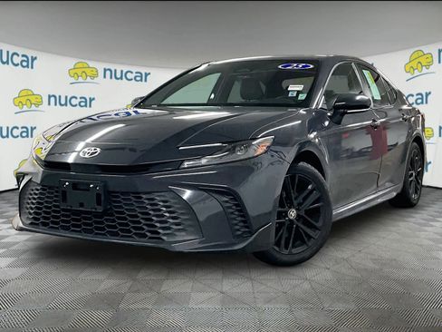 Used 2025 Toyota Camry SE w/ Convenience Package image 3