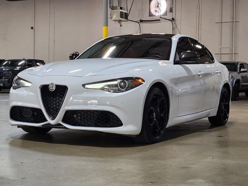 Used 2019 Alfa Romeo Giulia AWD w/ Quick Order Package 22J Sport image 4