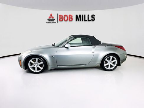 Used 2005 Nissan 350Z Touring RWD image 4