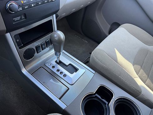 Used 2009 Nissan Pathfinder SE image 26