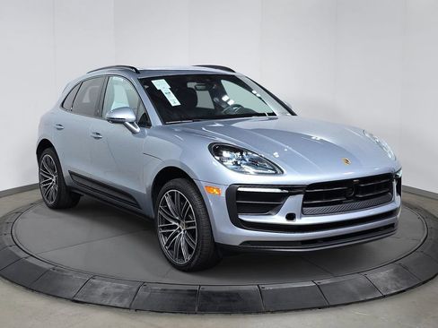Certified 2026 Porsche Macan AWD/4WD image 9