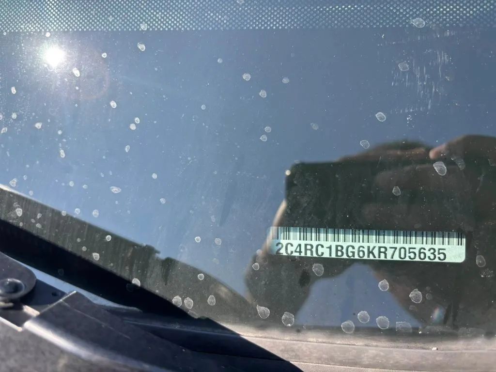 Used 2019 Chrysler Pacifica Touring-L FWD image 27