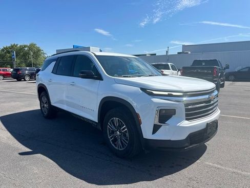 Used 2026 Chevrolet Traverse LT AWD/4WD image 1