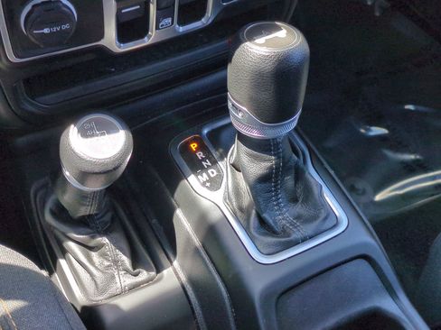 Used 2024 Jeep Wrangler Unlimited Sport AWD/4WD image 25