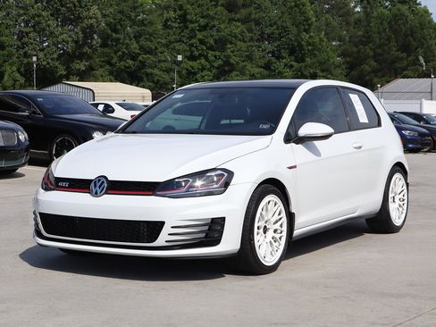 Used 2016 Volkswagen GTI SE FWD image 3