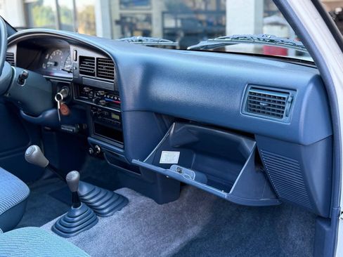 Used 1992 Toyota Pickup Deluxe AWD/4WD image 57