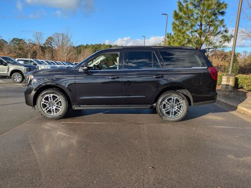 New 2025 Ford Expedition Active image 7