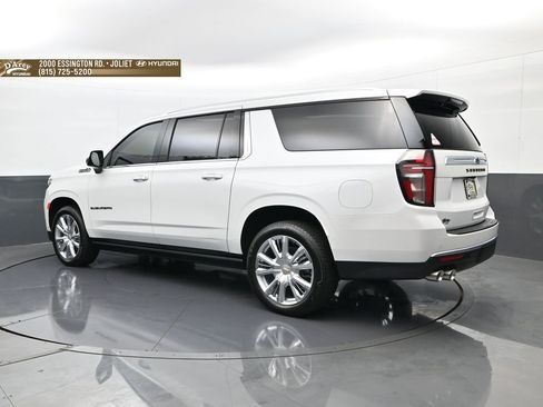 Used 2024 Chevrolet Suburban High Country AWD/4WD image 7