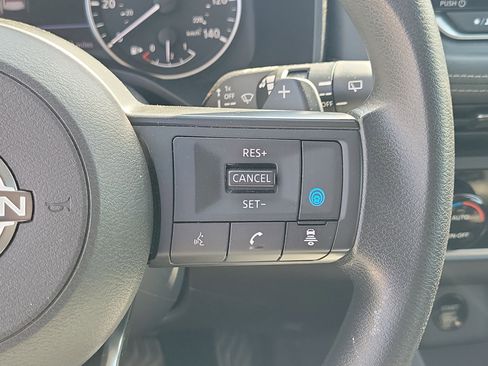 Used 2024 Nissan Rogue SV image 24