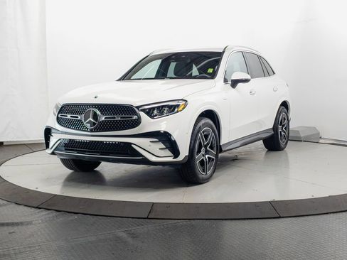 Used 2025 Mercedes-Benz GLC 350e 4MATIC w/ AMG Line image 3