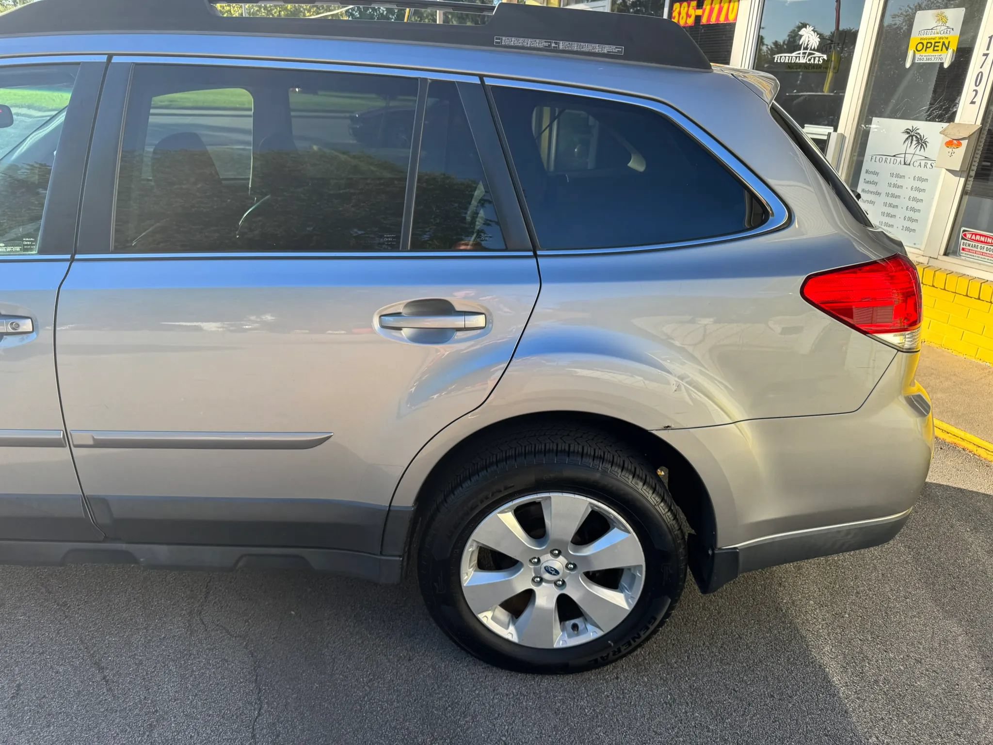 Used 2011 Subaru Outback 2.5i Limited AWD/4WD image 5