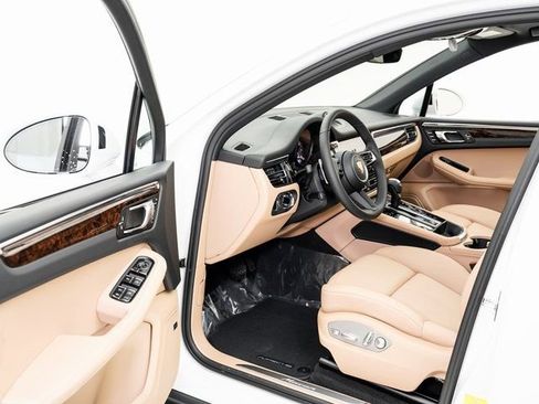 New 2026 Porsche Macan image 7