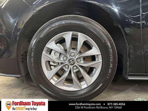 Used 2025 Toyota Sienna LE AWD/4WD image 10