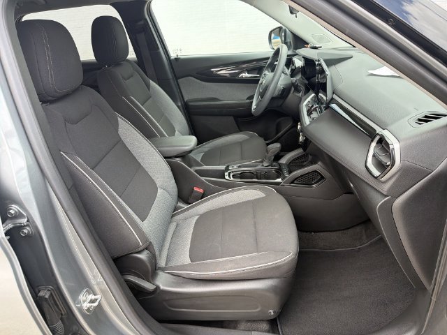 Used 2024 Chevrolet TrailBlazer LT FWD image 32