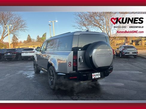 Used 2024 Land Rover Defender 130 X-Dynamic SE image 8