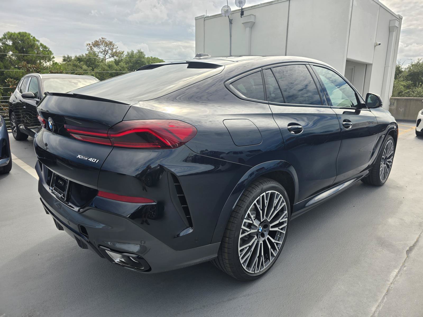 New 2027 BMW X6 xDrive40i w/ Climate Comfort Package AWD/4WD image 4