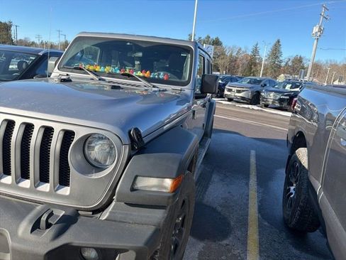 Used 2018 Jeep Wrangler Unlimited Sport image 9