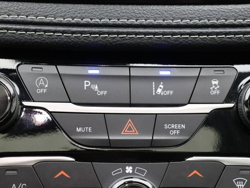 Used 2024 Chrysler Pacifica Limited image 28