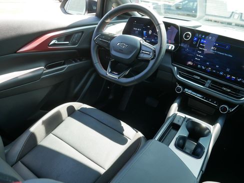 Used 2025 Chevrolet Equinox EV RS w/ Convenience Package II AWD/4WD image 9