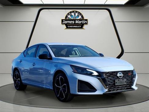 Used 2024 Nissan Altima 2.5 SR image 3