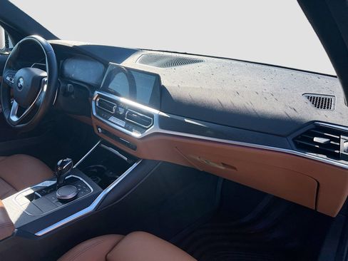 Used 2021 BMW 330i Sedan w/ Driving Assistance Package image 31