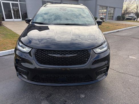 New 2026 Chrysler Pacifica Select w/ S Appearance Package image 3