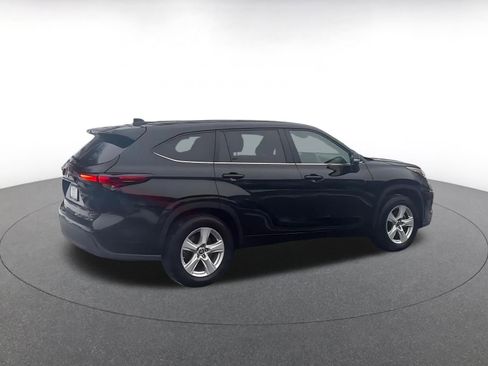 Used 2025 Toyota Highlander LE image 15