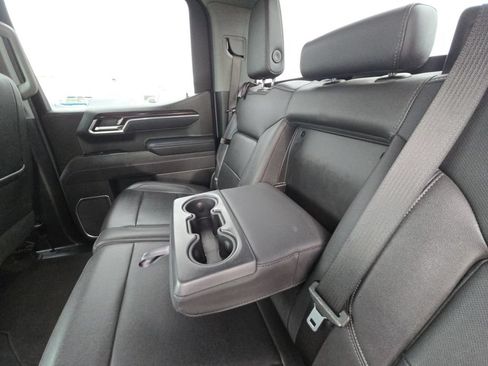 Used 2025 GMC Sierra 1500 SLT AWD/4WD image 17