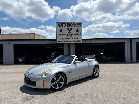 Used 2006 Nissan 350Z Touring RWD image 1