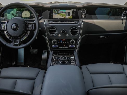 New 2025 Rolls-Royce Cullinan image 4