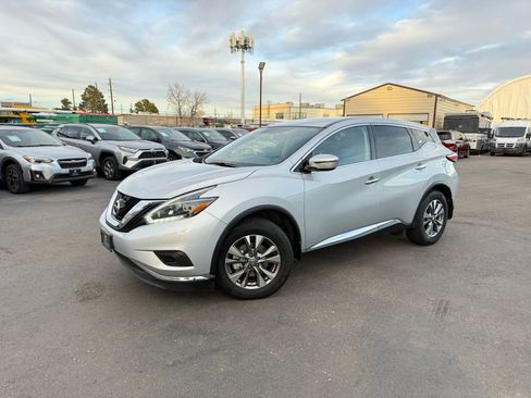 Used 2018 Nissan Murano S image 3