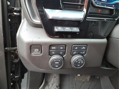 Certified 2022 Chevrolet Silverado 1500 High Country w/ High Country Premium Package AWD/4WD image 19