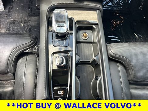 Used 2023 Volvo XC90 B6 Ultimate w/ Lounge Package AWD/4WD image 18