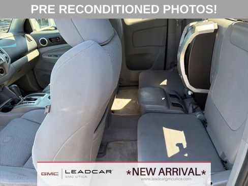 Used 2011 Toyota Tacoma 4x4 Access Cab V6 w/ TRD Sport Pkg image 16
