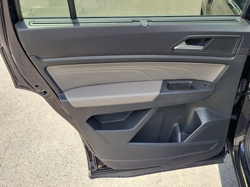 Used 2023 Volkswagen Atlas SE FWD image 8