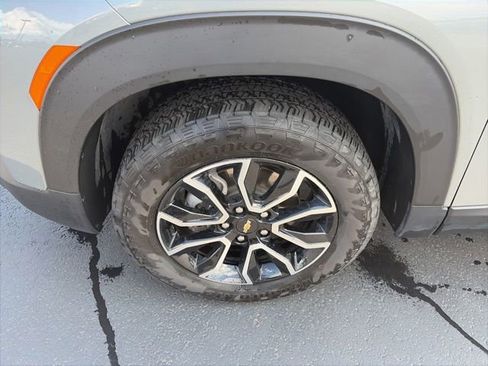 Used 2023 Chevrolet TrailBlazer ACTIV AWD/4WD image 2