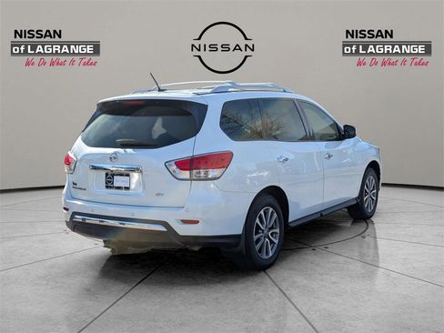 Used 2015 Nissan Pathfinder SV image 5