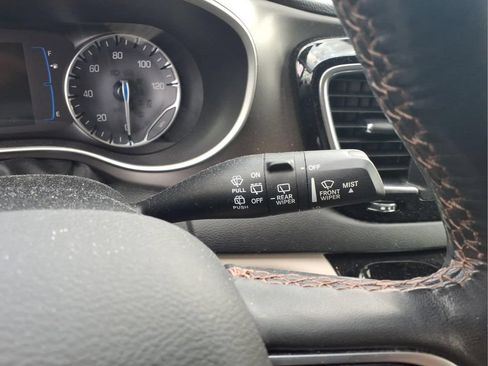 Used 2020 Chrysler Pacifica Touring w/ Cold Weather Group FWD image 22