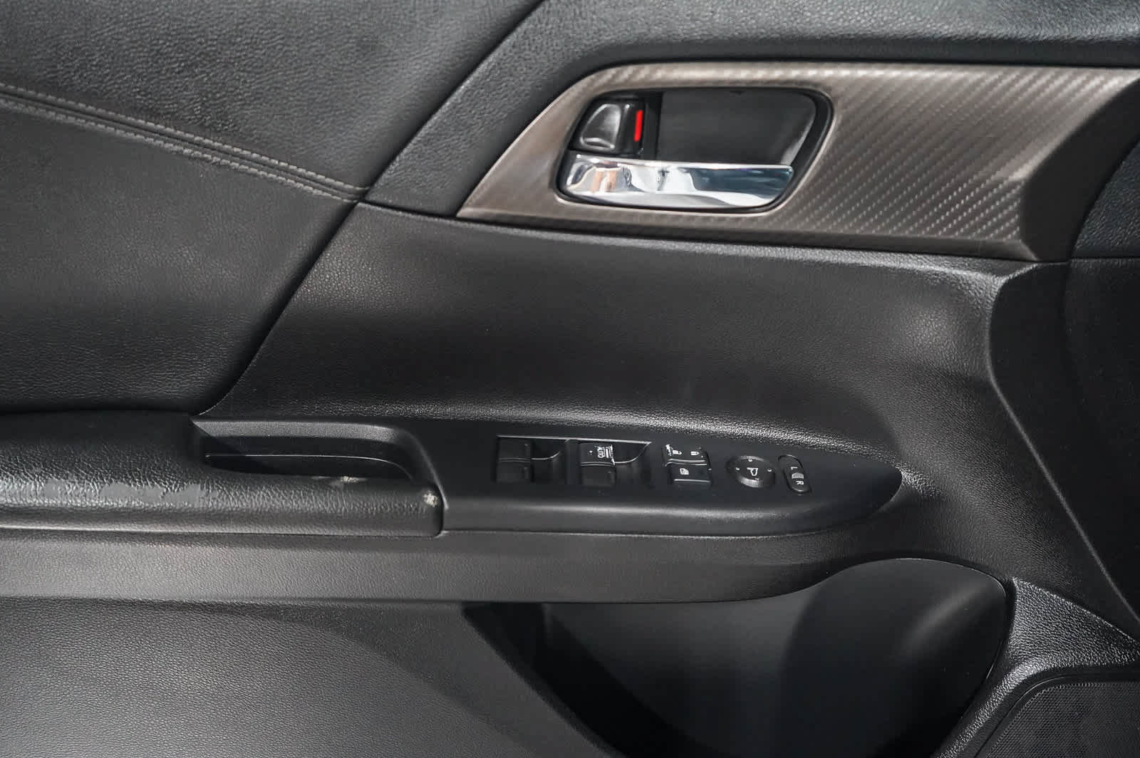 Used 2017 Honda Accord Sport image 19