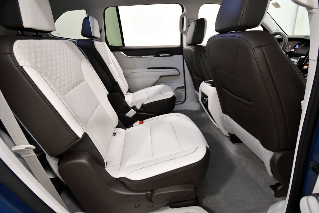 Used 2024 GMC Acadia Denali FWD image 17